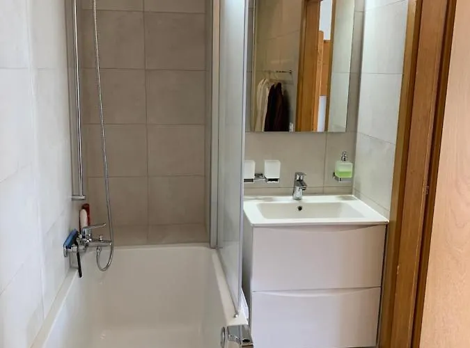 Lägenhet Number 8 *